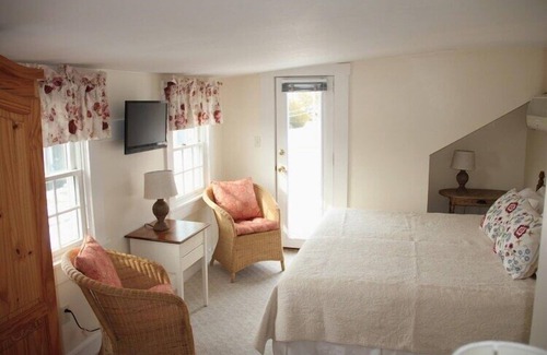 Dennis Port Bed & Breakfast | An English Garden Bed & Breakfast