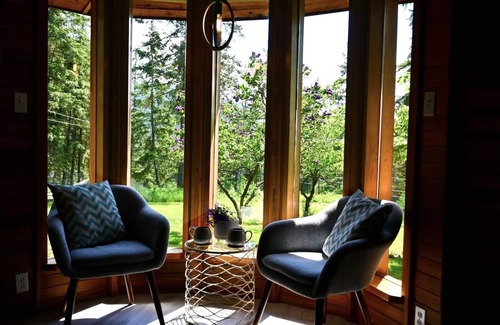 Vernon House | An Incredible log house just 15 mins from the hill that sit on 5 wooded acres!