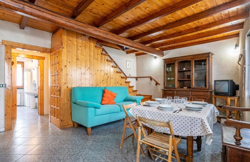 Loco House | An incredibly charming cottage with lots of character awaits you in this small village.