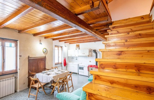 Loco House | An incredibly charming cottage with lots of character awaits you in this small village.