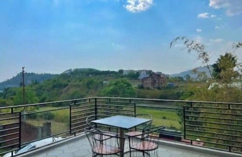 Naukuchiyatal Cottage | An independent Cottage with mountain view and 10 minutes walk from the lake.