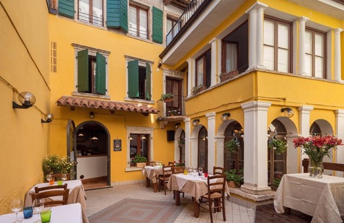 Caprino Veronese Bed & Breakfast | an old inn that is an italian 200 years old "QUATRUPLA 1"
