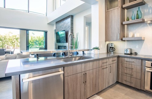 Fashion Square Villa | An Unforgettable Modern Luxury Villa Neighboring Fashion Square
