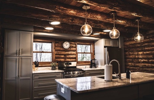 Casanova House | An upscale log cabin