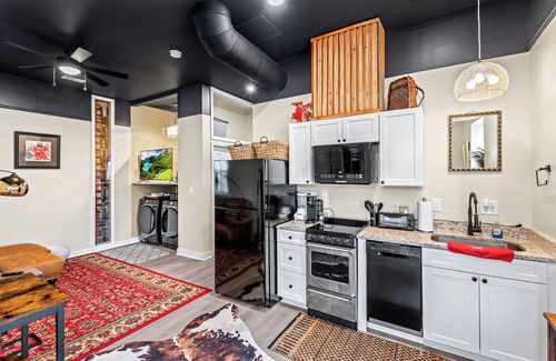 Issue Condo | An upscale retreat across from the beach