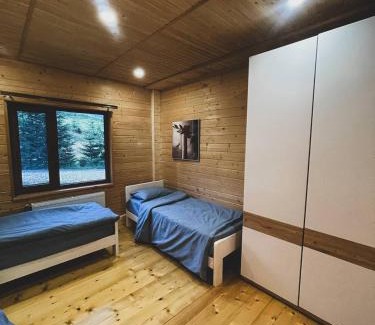 Dobrovelychkivka House | Anahata Space - номери в Ретритному центрі, біля Верховини