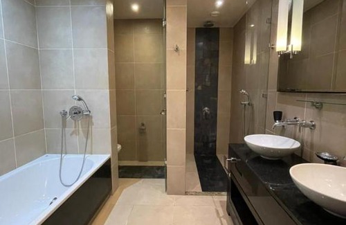 Grand River South East Apartment | Anahita Lux 2 Bedroom Apartment