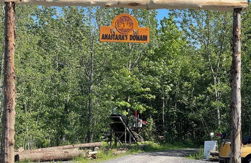 Alexandria Cabin | Anastasia’s Domain 1, Farm stay, off grid cabin in a beautiful forest!