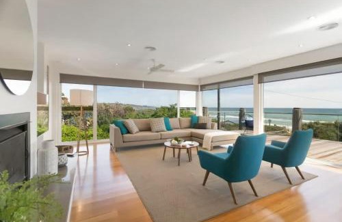 Frankston House | Anchor Beachfront - Pet Friendly on the Beach