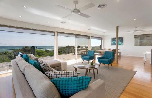 Frankston House | Anchor Beachfront - Pet Friendly on the Beach
