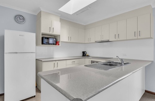 Merimbula House | Anchor Bell Apartments: (Sleeps 5)