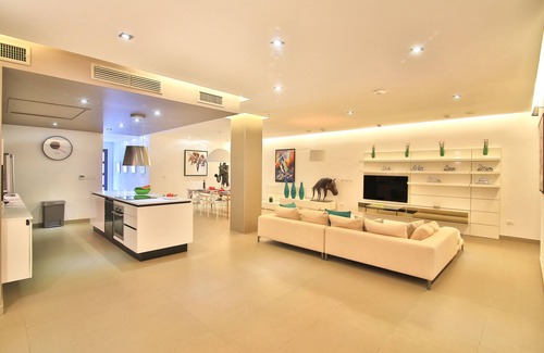 Beacon Hill Condo | Anchor House - Direct Oceanfront - Luxury & Modern Style