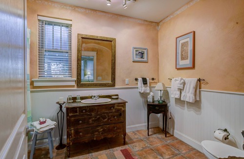 Wallaces New Smyrna Bed & Breakfast | Anchor Inn NSB Bed & Breakfast
