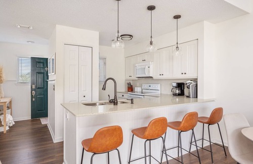 Manteo Condo | Anchor's Away: Canalfront Condo, Water Views, Community Amenities