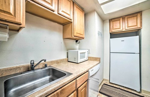 Russian Jack Park Apartment | Anchorage Escape w/Balcony ~ 4 Mi to Downtown!