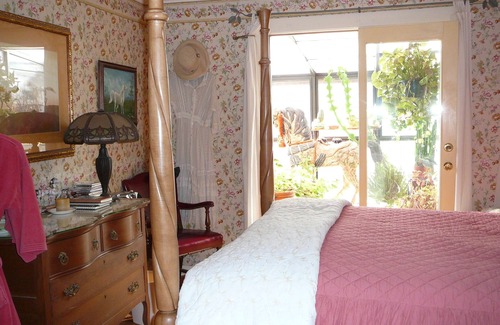 Pine Bed & Breakfast | Anchorage Farm B&B
