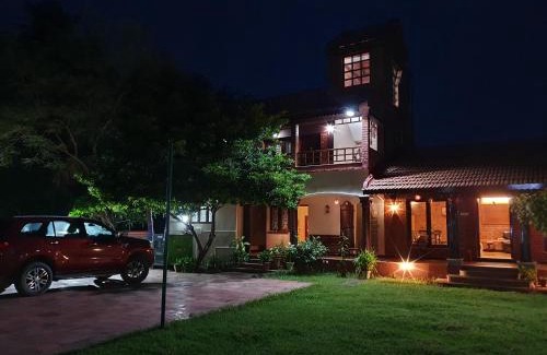 Mahabalipuram Beach Villa | Anchorage - Mesmerizing villa with lawn, BB court
