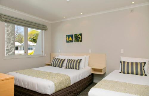 Two Mile Bay Hotel | Anchorage Resort Taupo NZ