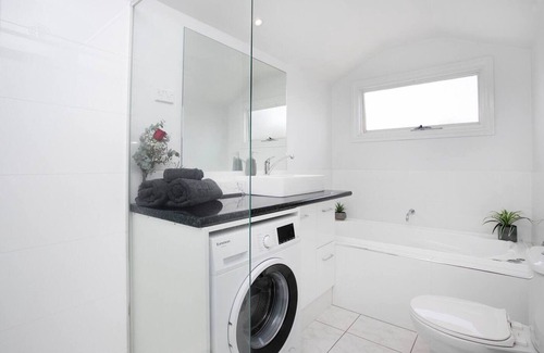 Williamstown Apartment | Anchors down on pearson