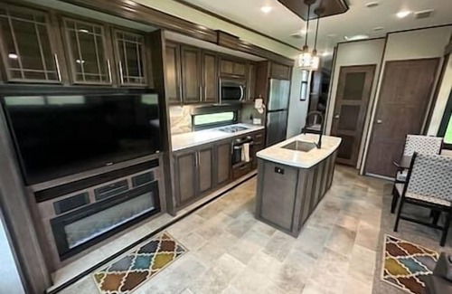 Longview House | Ancient Oaks Retreat