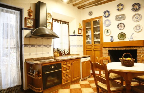La Zubia House | Andalusian house, typical patio, solarium, to visit Granada, Alhambra, free Wifi