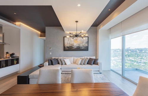 Financial District Apartment | Andares City Views Apt- Shopping & Lifestylenn