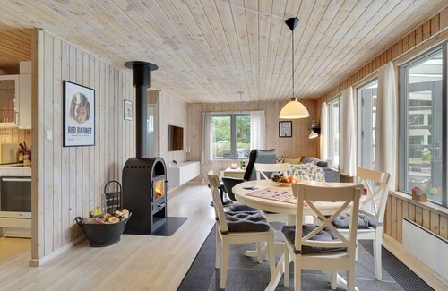 Hou House | "Ane" - 1.7km from the sea by Interhome