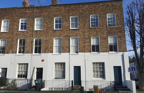 Angel Apartment | Angel Islington Stylish 1 Bedroom Apartment + Patio, Sleeps 4