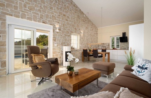 Ripenda Kosi Villa | Angel Marie Villa in a calm location with sea-view