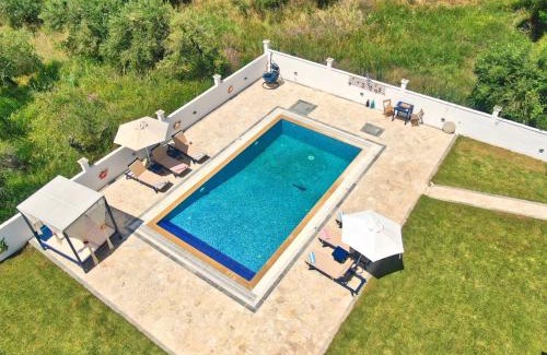 Agios Matthaios Villa | Angelloti Exclusive Beach Villa