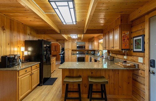 Apple Ridge Cabin | Angels Envy: Spacious Mountain Getaway | Long-Range Views + Hot Tub