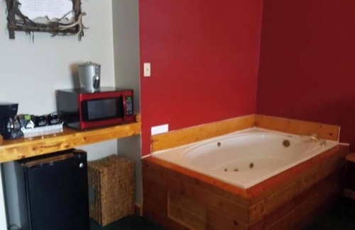 Island Park Cabin | Angler's Lodge Room 2