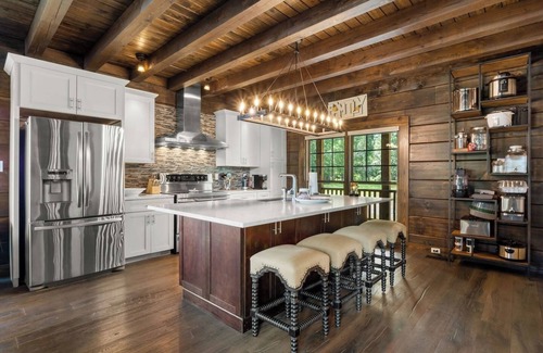 Negreet House | Anglers ReLeaf Premier+ Lodge & Cabin Double Sun Deck & Dock, Prime Fishing