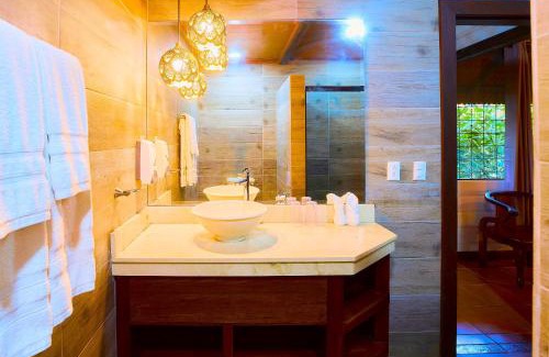 Tortuguero Cabin | Aninga Lodge