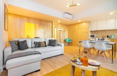 Penha de Franca Apartment | Anjos 10 View | New | AC | Elevator | Families