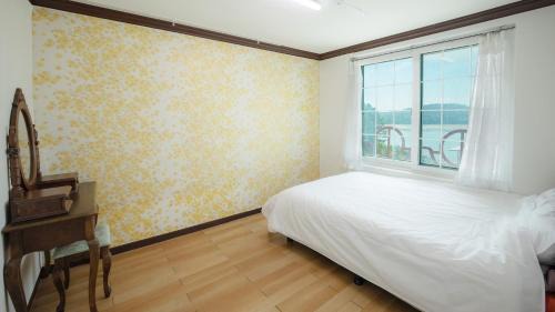 Nam House | Anmyeondo Bbalgang Pension
