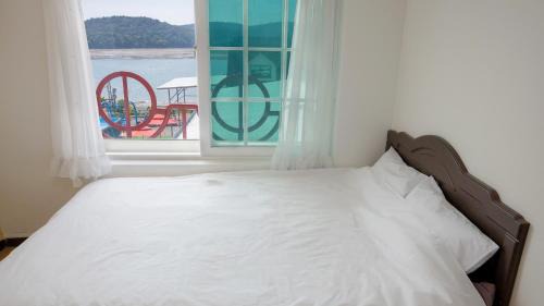 Nam House | Anmyeondo Bbalgang Pension
