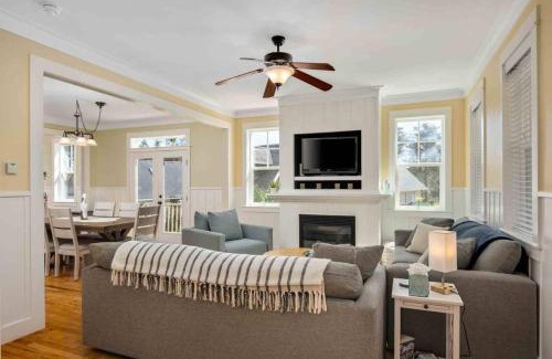 Otter Rock House | Ann and Kathy's Regal Seagull
