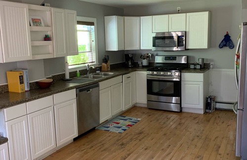 Harbor Springs Cottage | Ann Street Cottage. 10 minute walk to downtown and beaches