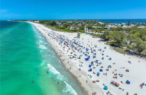 Bradenton Beach House | Anna Maria Beach Condo-2 Bed/2 bath- Sleeps 6
