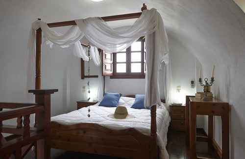 Agia Paraskevi House | Anna Traditional Apartments