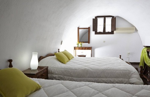 Agia Paraskevi House | Anna Traditional Apartments