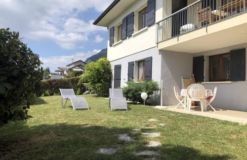Veyrier-du-Lac Apartment | Annecy lakefront townhouse pontoon access