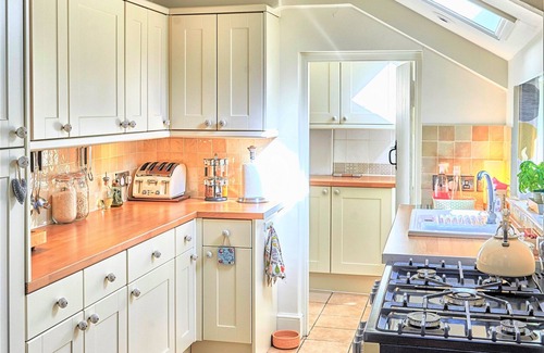 Long Barn Cottage | Annies Cottage: Beautiful red stone cottage in the heart of Somerset