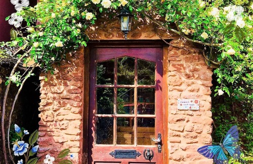 Long Barn Cottage | Annies Cottage: Beautiful red stone cottage in the heart of Somerset
