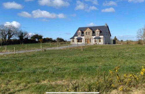 Connacht House | Annies Meadow.