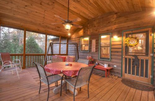 Mineral Bluff Villa | Annies Mountain Mist Hot tub gas fireplace cozy king beds