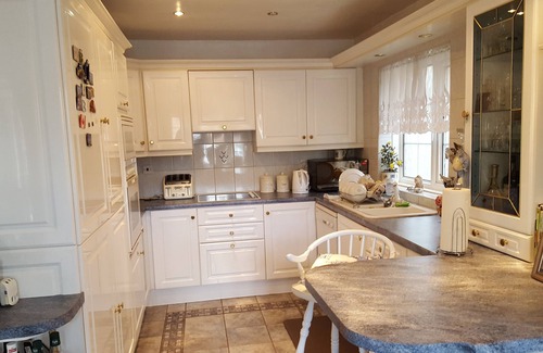 Luton House | Announcing 3 bed, Lodge near Luton Airport