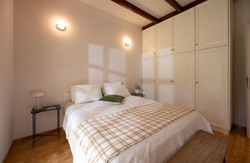 Chalcis House | Anoixi vacation home with spectacular Evia landscapes