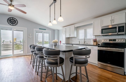 Leamington Cottage | Another Sunset by the Bay: Waterfront - 2-Bedroom